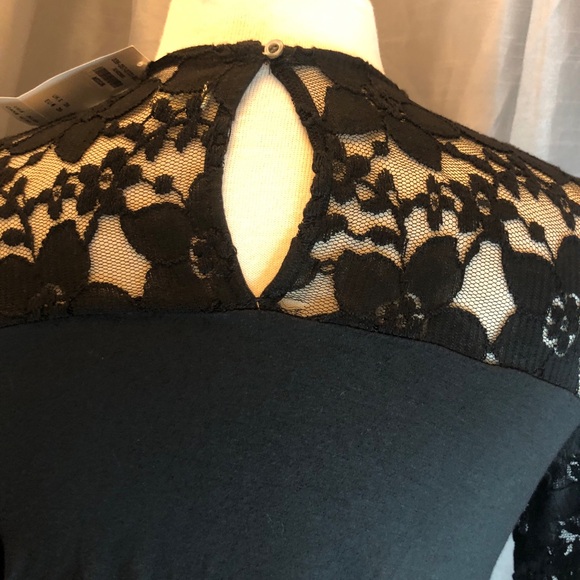 Hollister laced lined top. Size medium - Picture 5 of 10